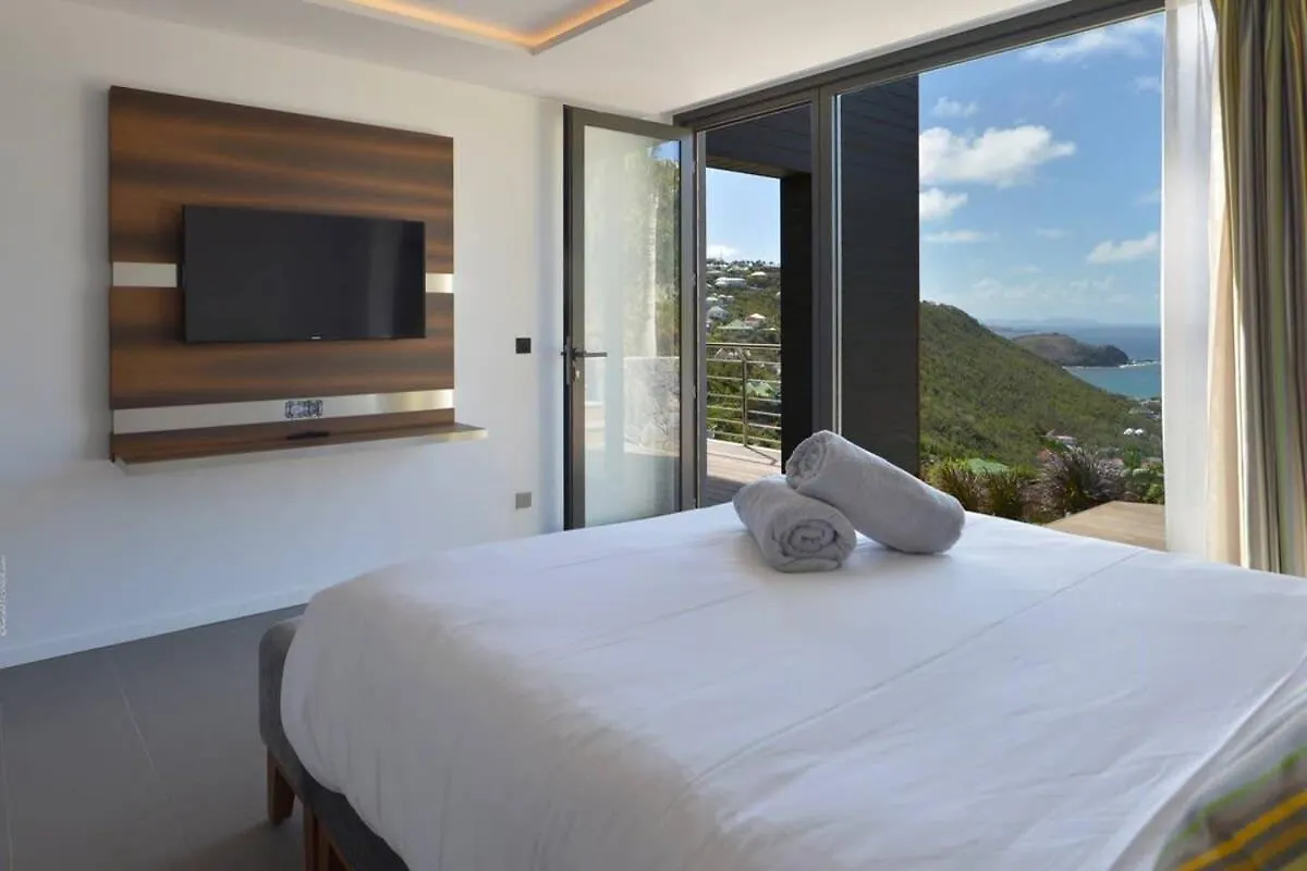 Lavish Villa with Overflow Pool 古斯塔维亚