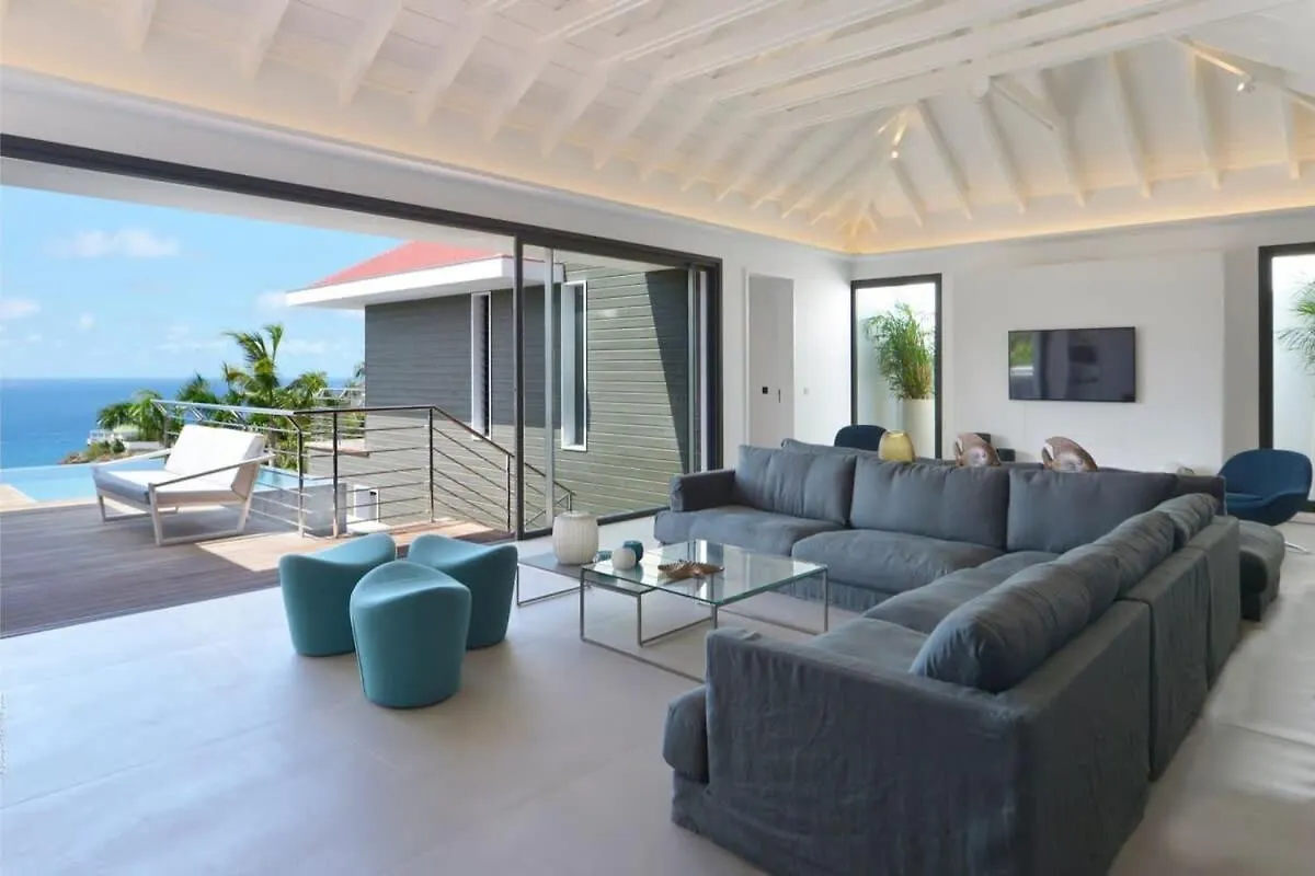 Lavish Villa with Overflow Pool 古斯塔维亚
