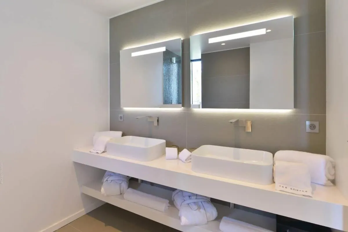 Lavish Villa with Overflow Pool 古斯塔维亚