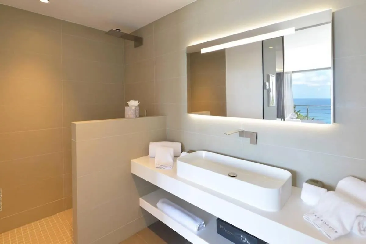 Lavish Villa with Overflow Pool 古斯塔维亚
